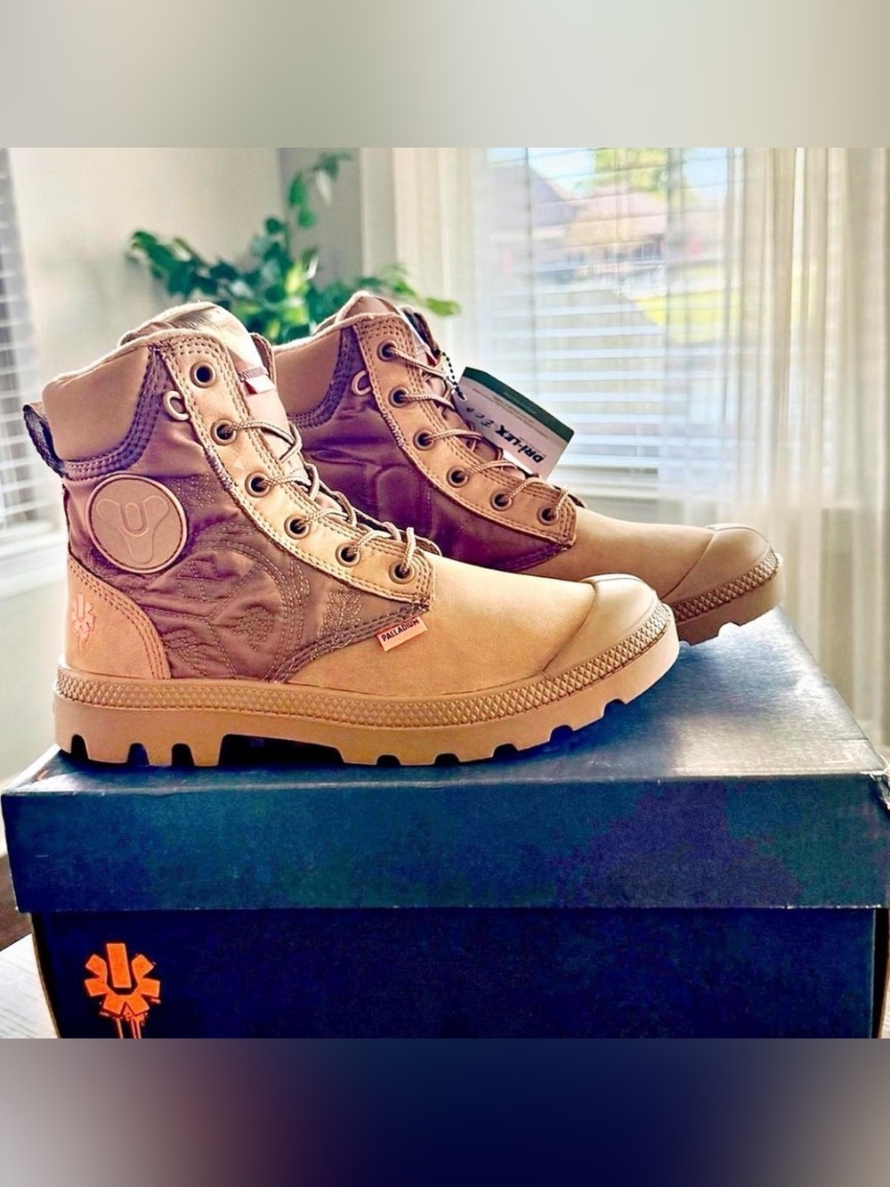 Palladium Lace-Up Tactical Boots in Tan NEW IN BOX
